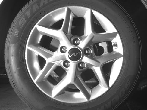 Used 2025 Kia Soul LX w/ LX Technology Package FWD image 13