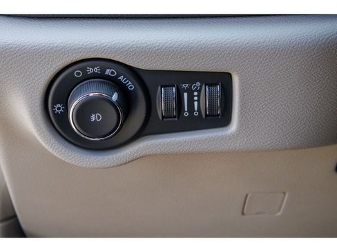 Used 2022 Chrysler Pacifica Touring-L FWD image 21