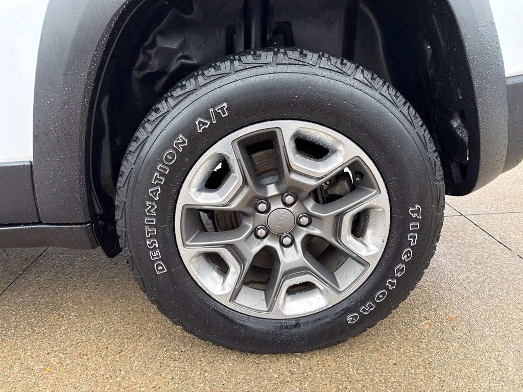 Used 2019 Jeep Cherokee Trailhawk w/ Cold Weather Group AWD/4WD image 55