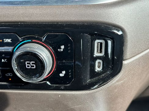 Used 2023 Chevrolet Silverado 1500 LT image 24