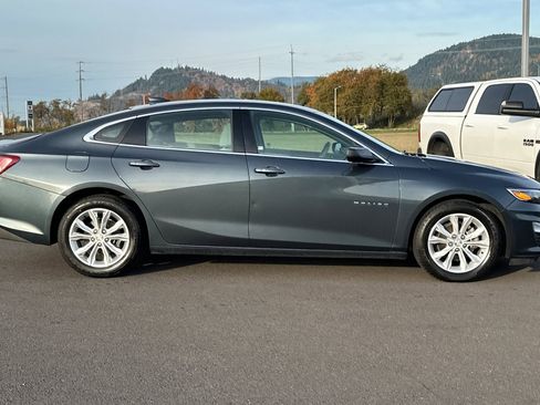 Used 2021 Chevrolet Malibu LT image 2