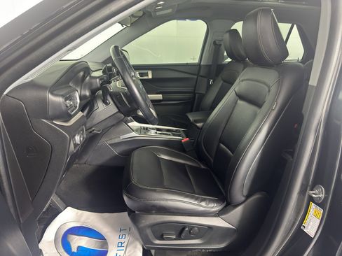 Used 2020 Ford Explorer XLT w/ Equipment Group 202A RWD image 16