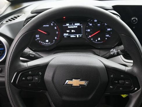 Used 2024 Chevrolet Trax LS w/ LS Convenience Package FWD image 9