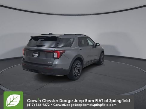 Used 2025 Ford Explorer ST-Line w/ ST-Line Street Pack AWD/4WD image 14