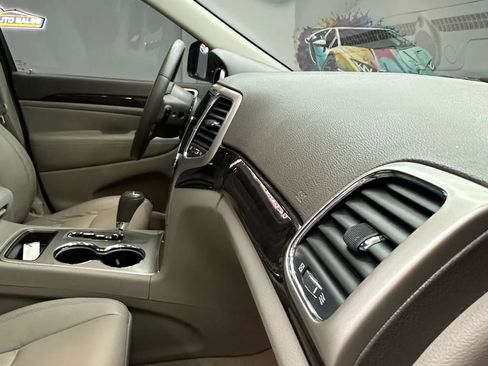 Used 2013 Jeep Grand Cherokee Laredo image 33