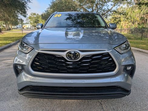 Used 2020 Toyota Highlander XLE image 2