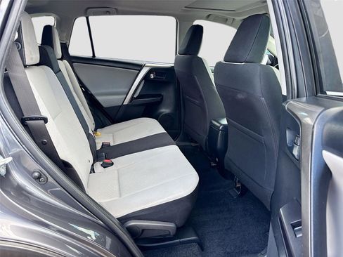 Used 2018 Toyota RAV4 XLE FWD image 26