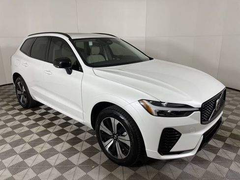 Certified 2025 Volvo XC60 T8 Core w/ Protection Package Premier AWD/4WD image 14