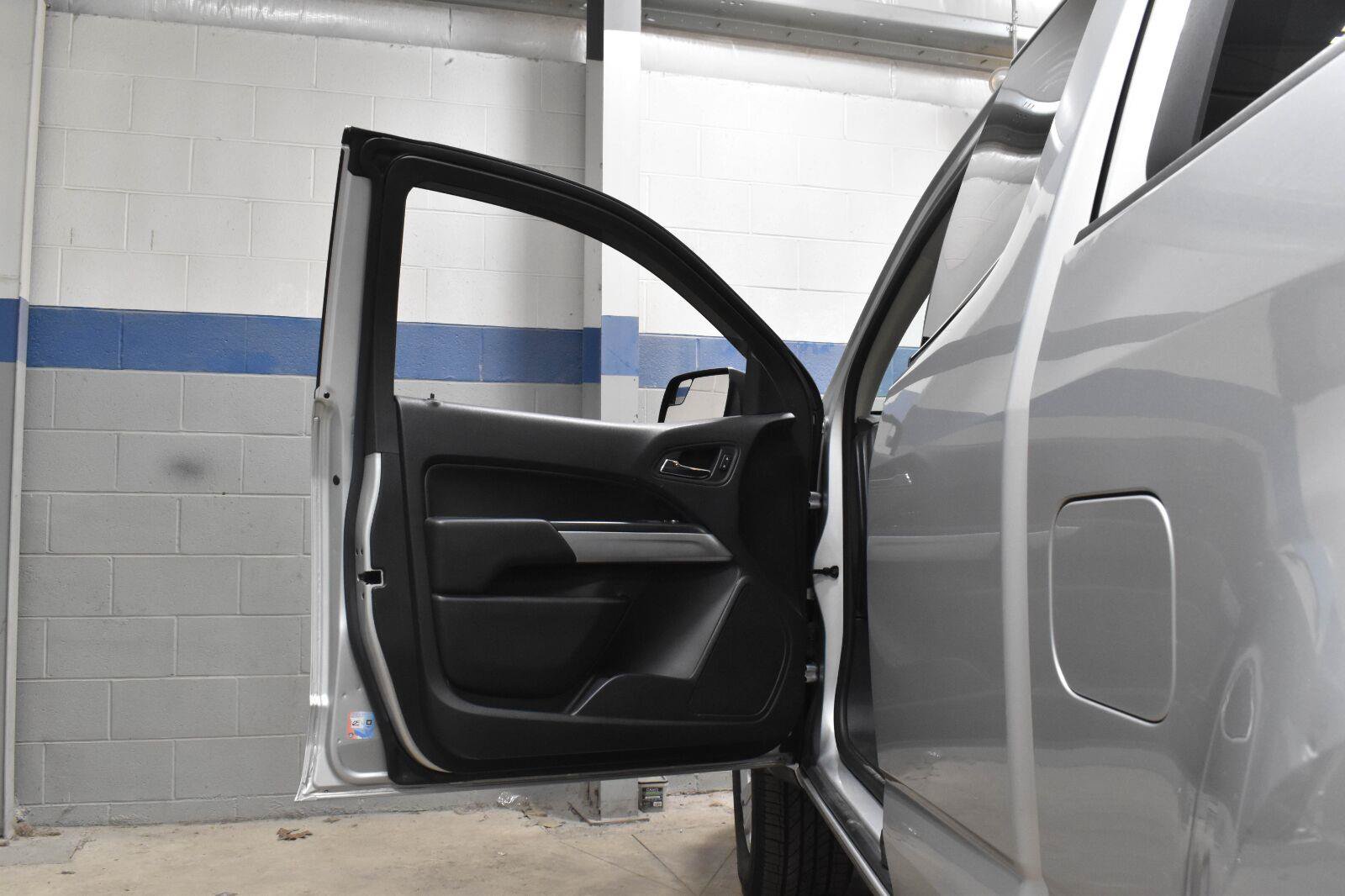 Used 2018 Chevrolet Colorado LT w/ LT Convenience Package AWD/4WD image 6