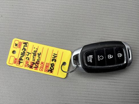 Used 2024 Hyundai Venue SEL image 26