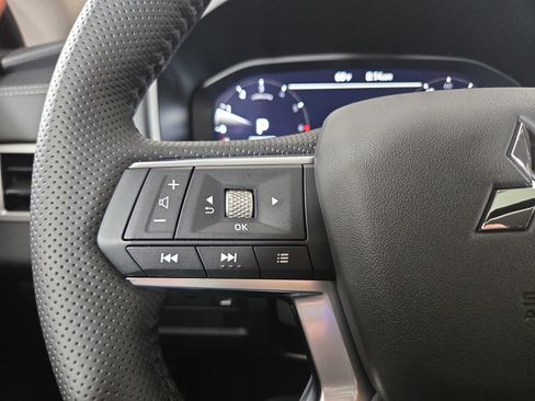 New 2026 Mitsubishi Outlander SE image 15