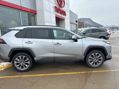 Certified 2022 Toyota RAV4 XLE Premium image 5