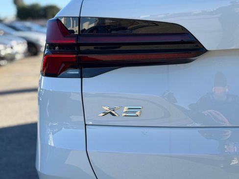 New 2026 BMW X5 sDrive40i image 11