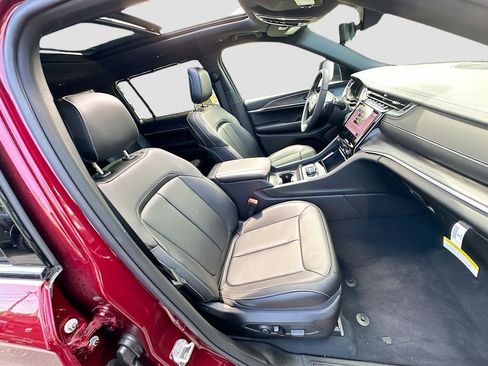 New 2025 Jeep Grand Cherokee L Limited w/ Luxury Tech Group II image 39