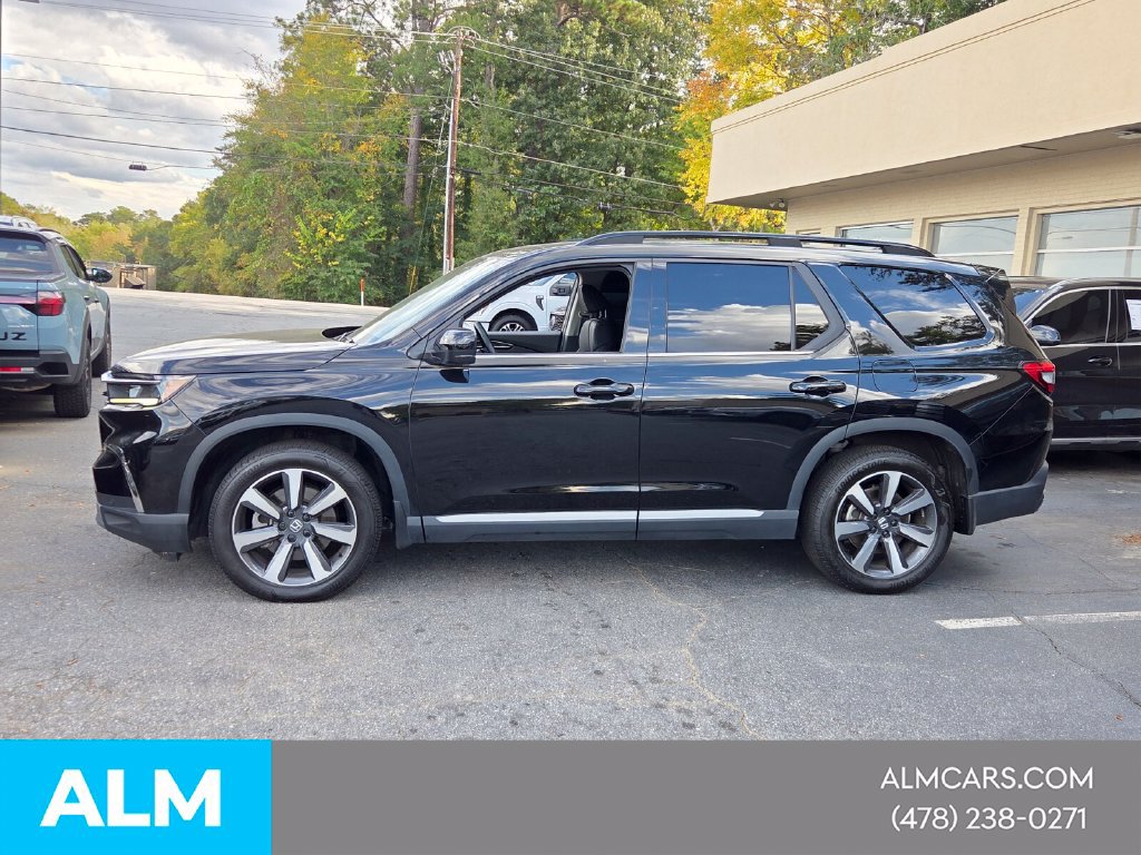 Used 2025 Honda Pilot Touring image 2