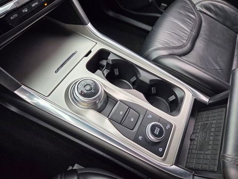 Used 2020 Ford Explorer Platinum w/ Premium Technology Package AWD/4WD image 30