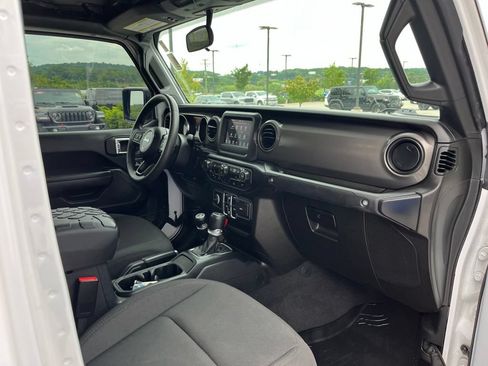 Used 2023 Jeep Gladiator Sport AWD/4WD image 28
