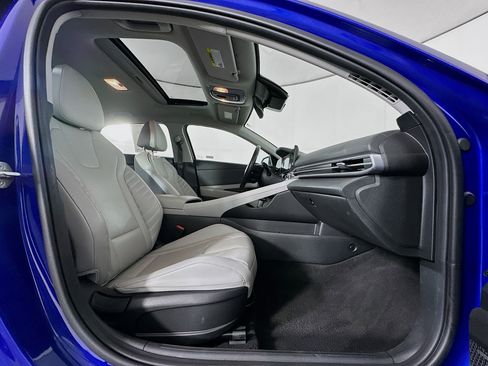 Used 2025 Hyundai Elantra Limited FWD image 32