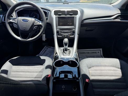 Used 2016 Ford Fusion SE FWD image 12