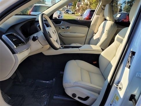 Certified 2025 Volvo XC90 T8 Plus w/ Protection Package Premier image 5