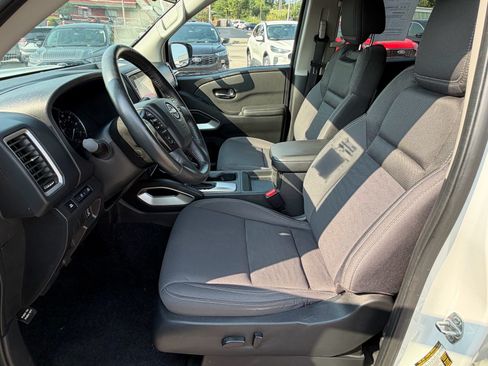 Used 2024 Nissan Frontier SV w/ SV Convenience Package AWD/4WD image 28