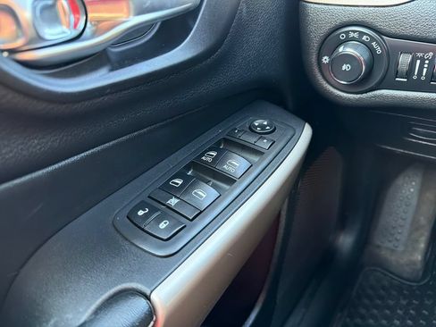 Used 2018 Jeep Cherokee Limited w/ High Altitude Package AWD/4WD image 13