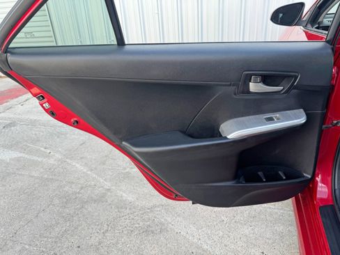 Used 2014 Toyota Camry SE image 36
