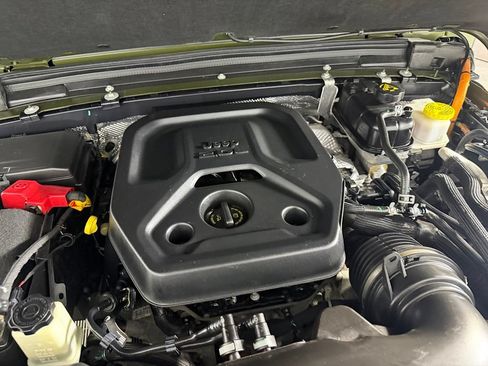 Used 2024 Jeep Wrangler Unlimited AWD/4WD image 33