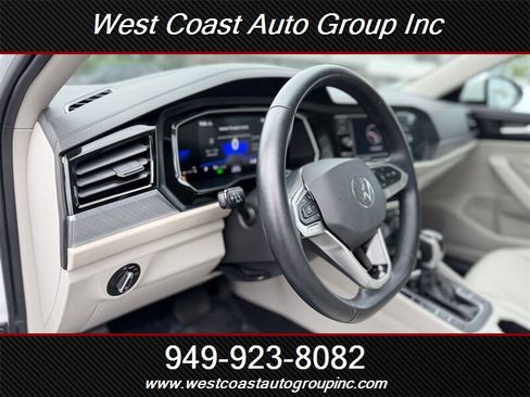 Used 2023 Volkswagen Jetta SE image 16