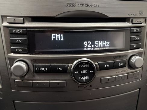 Used 2010 Subaru Outback 2.5i Limited image 20