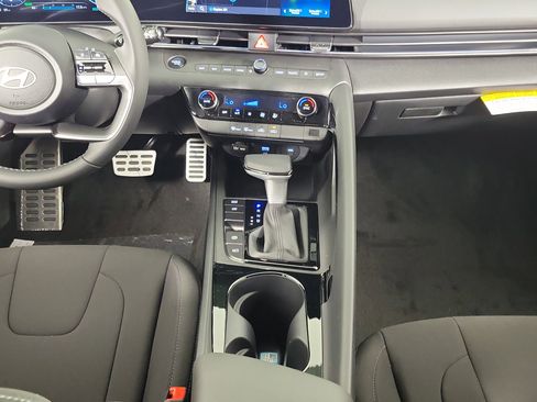 New 2025 Hyundai Elantra SEL image 10