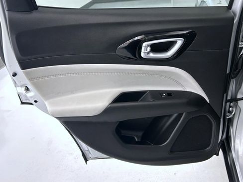 Certified 2024 Jeep Compass Limited image 20