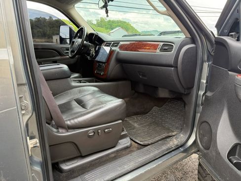 Used 2011 Chevrolet Silverado 3500 LTZ w/ Suspension Package, Off-Road AWD/4WD image 13