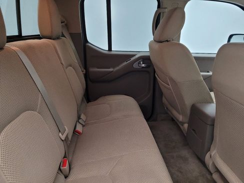 Used 2016 Nissan Frontier SV image 19