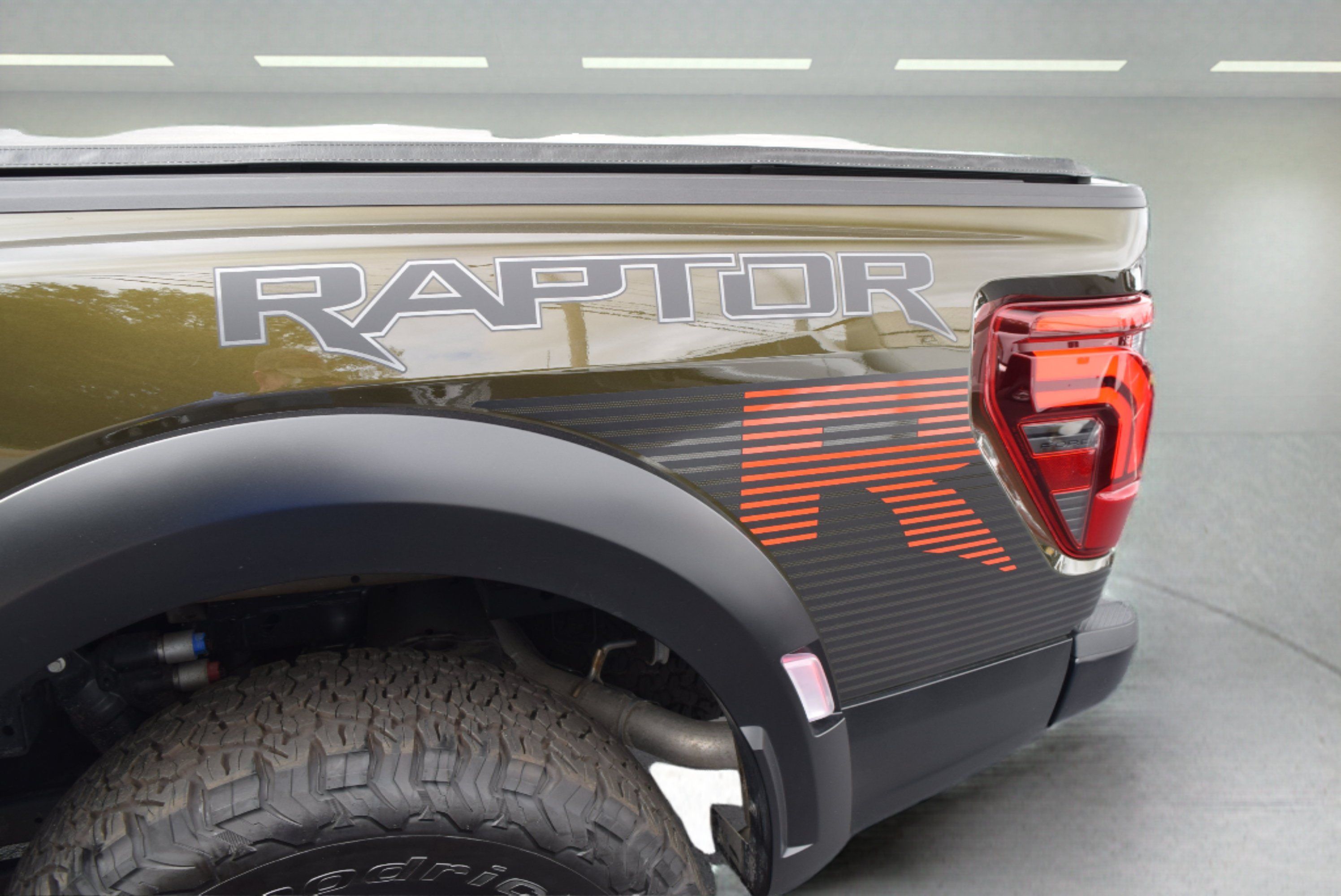 Used 2025 Ford F150 Raptor w/ Equipment Group 803A Raptor R AWD/4WD image 8