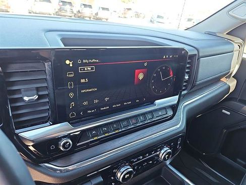 Used 2024 GMC Sierra 1500 SLT image 17