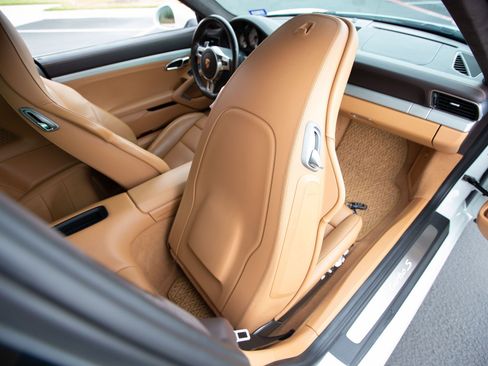 Used 2015 Porsche 911 Turbo S image 37