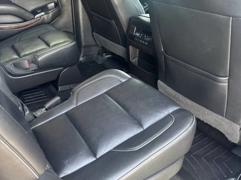 Used 2019 Chevrolet Suburban LT image 9