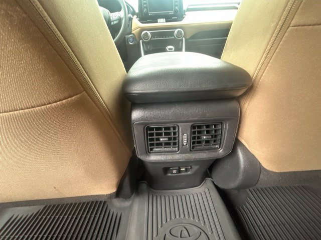 Used 2021 Toyota RAV4 XLE AWD/4WD image 14