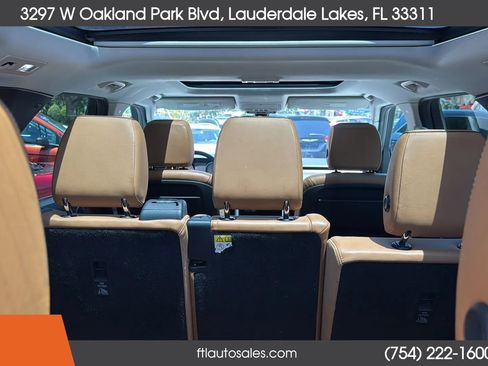 Used 2017 Land Rover Discovery HSE AWD/4WD image 56