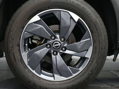 Certified 2026 Nissan Rogue SV FWD image 12