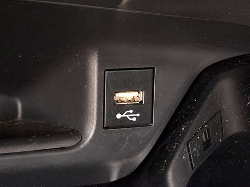 Used 2022 Toyota C-HR XLE FWD image 23