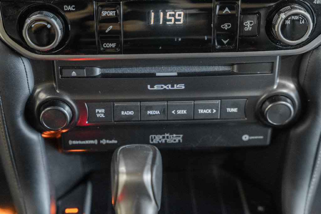 Used 2023 Lexus GX 460 Luxury w/ Sport Design Package AWD/4WD image 19