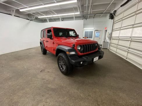 Used 2025 Jeep Wrangler Sport S AWD/4WD image 8