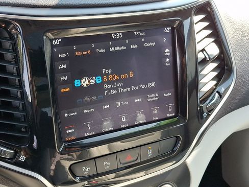 Used 2019 Jeep Cherokee Limited w/ Luxury Group AWD/4WD image 18