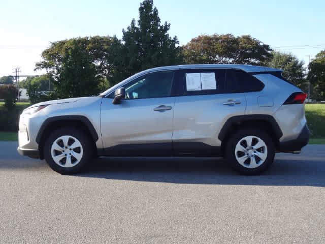 Used 2025 Toyota RAV4 LE AWD/4WD image 2