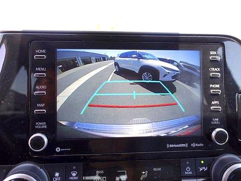 Used 2022 Toyota Highlander XLE AWD/4WD image 20