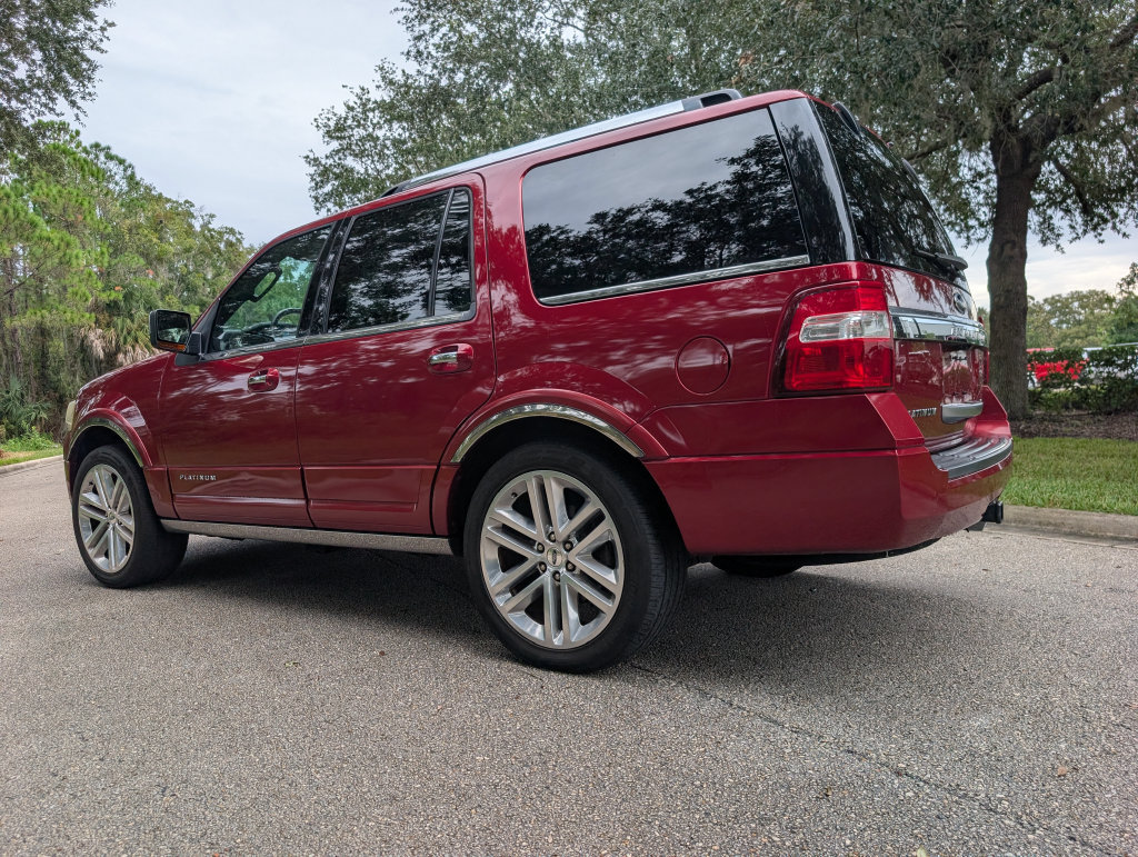 Used 2016 Ford Expedition Platinum RWD image 5