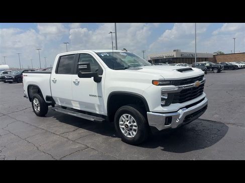 Used 2024 Chevrolet Silverado 2500 LT w/ Convenience Package AWD/4WD image 2