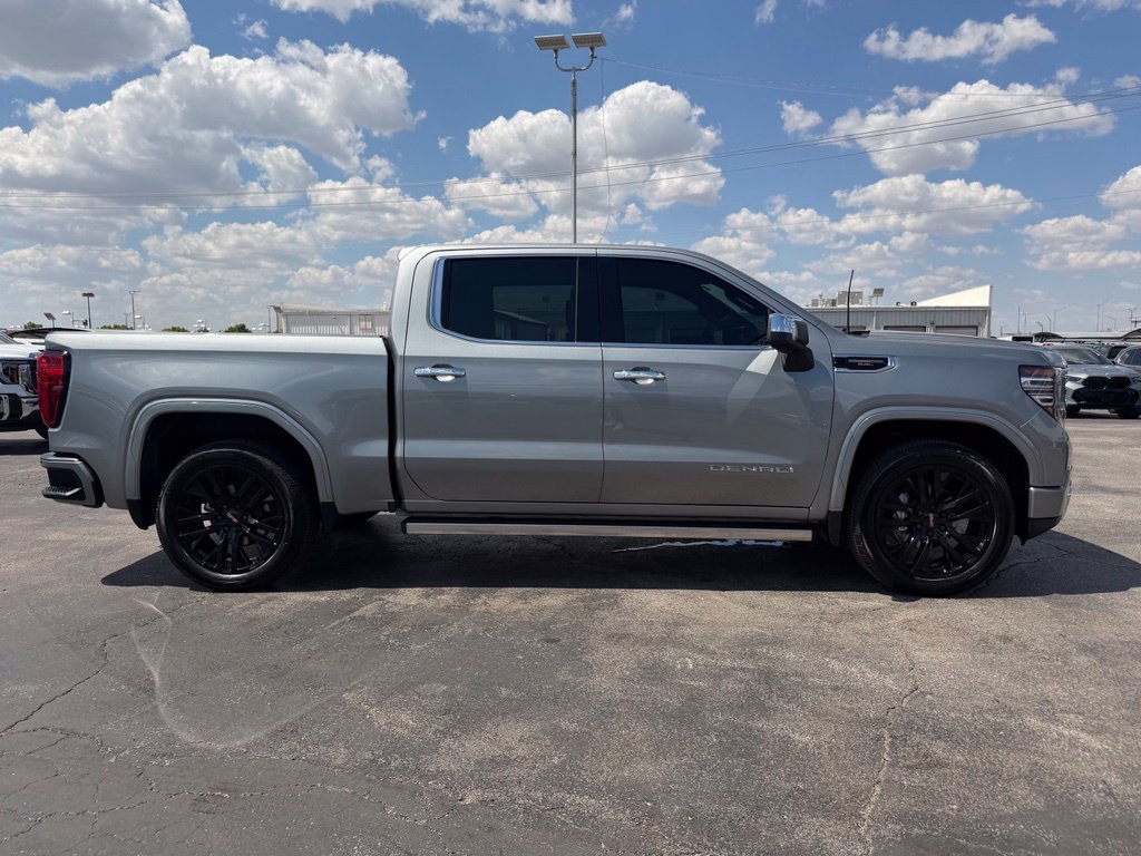 Used 2023 GMC Sierra 1500 Denali w/ Denali Carbonpro Edition AWD/4WD image 4